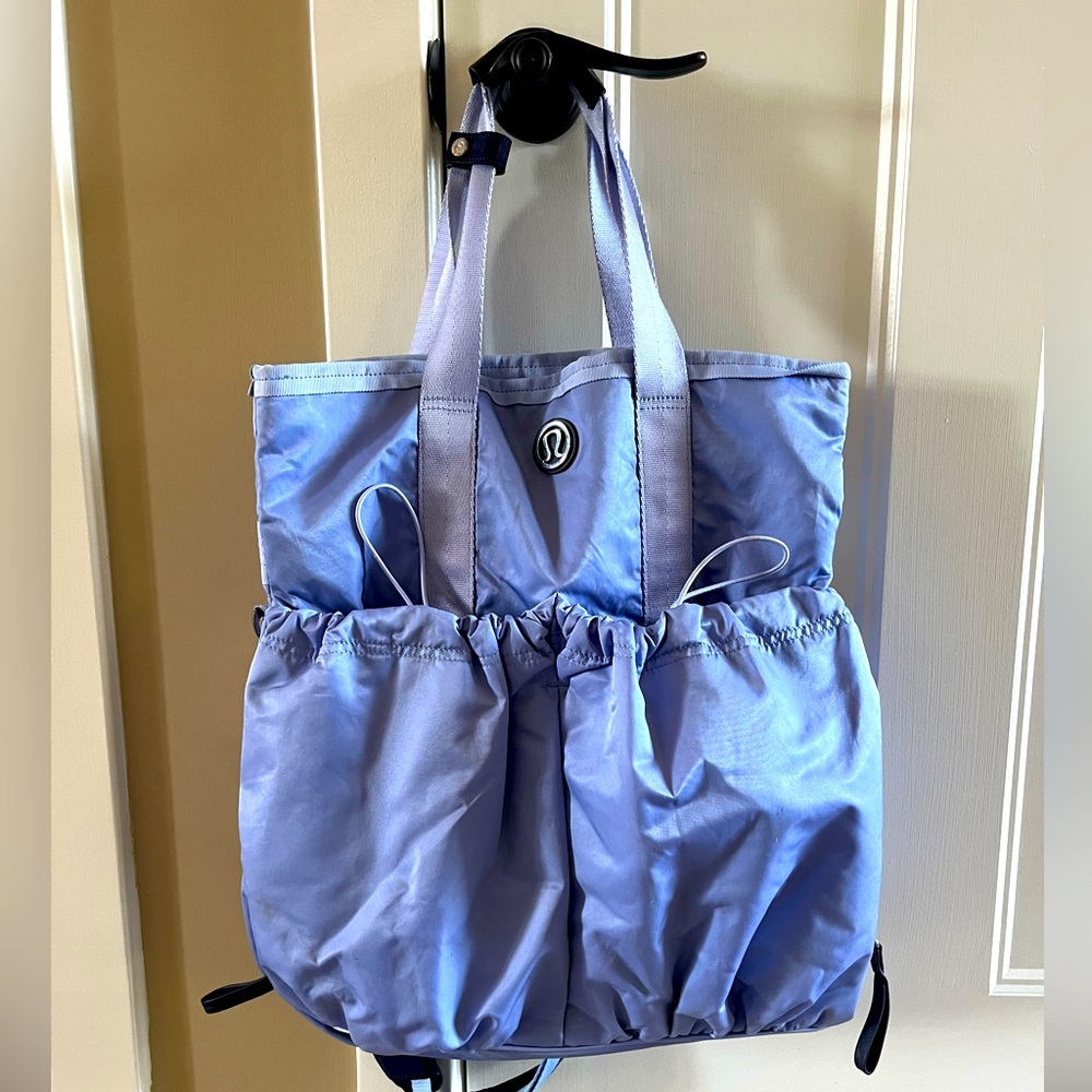 Lululemon Flow and Go bag
